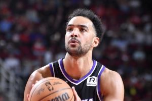 名记：莱尔斯曾是一些NBA球队底薪合同选项 但他选了海外丰厚合同