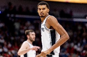 前两场轰69分26板12帽!文胖:文班可以同时拿下MVP、DPOY和MIP