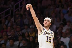 媒体人:里夫斯属于是人工东子 如果不签顶薪只能说明儿湖梦晚期