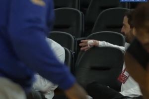 有底气了!库明加经纪人与邓利维聊天 球员本人在近景训练