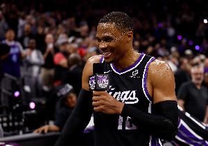 科尔:威少第三节接管了比赛 给我们的年轻球员上了一课