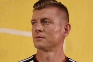 完美侧颜！阿宽为德国世界杯战袍宣传：别担心我不会再穿它了😤图片