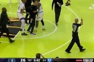 很不满!戈贝尔补扣得手 爵士主帅进场怒喷裁判无视前者犯规吃T