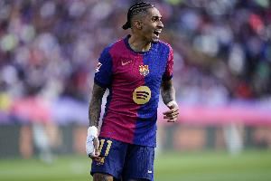 世体:巴萨担忧左路防守问题,拉菲尼亚伤缺对球队影响大