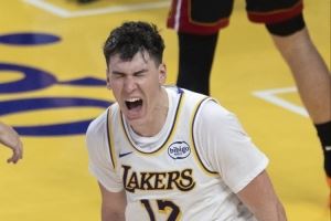 拉拉维亚谈失利：对手非常拼 他们打得比我们更拼