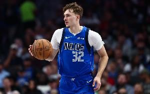 很滞涩！弗拉格全场15投6中 得到12分6板6助2断另有4失误