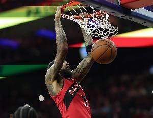 开课了!英格拉姆突破单臂隔扣新秀卡尔克布伦纳